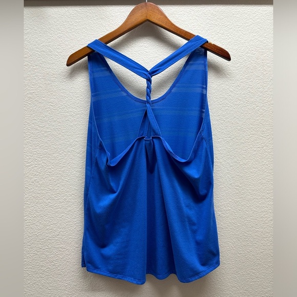 Women’s Under Armour Workout Top - Picture 2 of 3